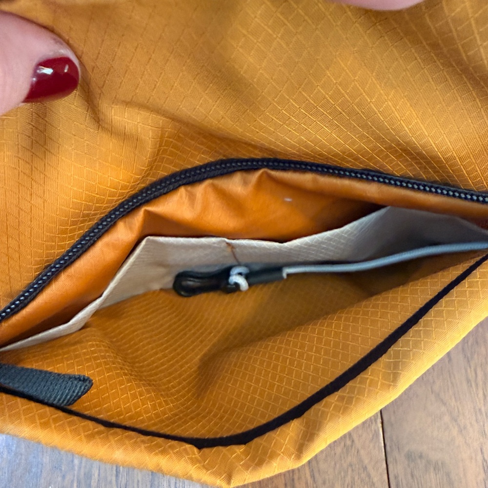 Bellroy Lite Sling - Picture 2 of 3